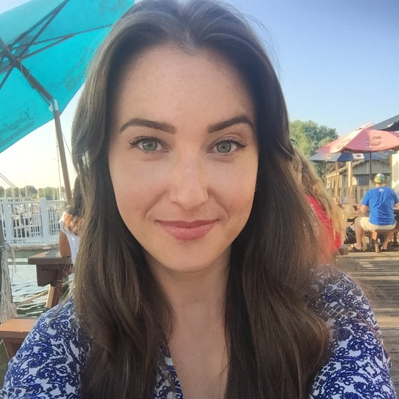 Meet your Posher, Jenn - Picture 1 of 1